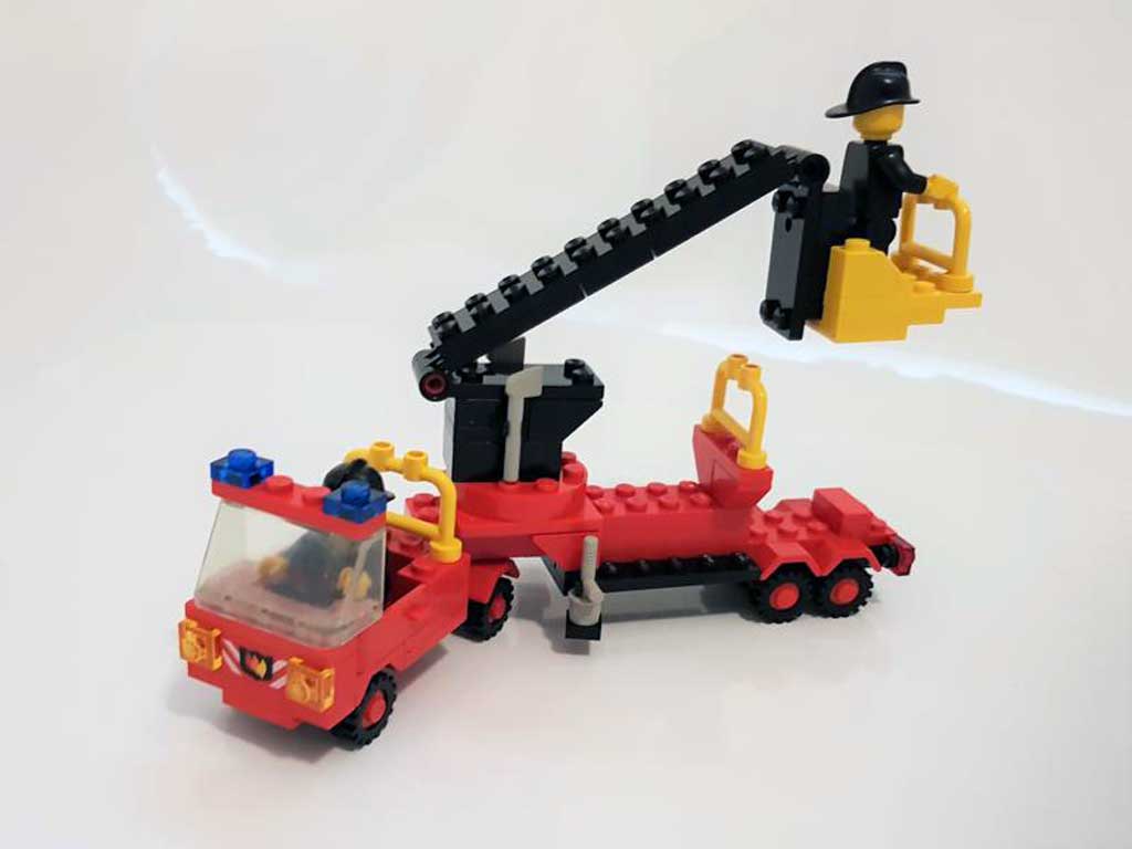 LEGO® 6690 - Feuerwehrwagen mit Hebebühne, Quelle: retro-steine.de